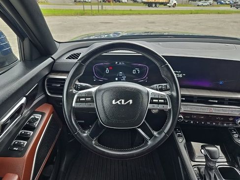 Used 2023 Kia Telluride EX w/ EX Captain's Chair Package FWD image 4
