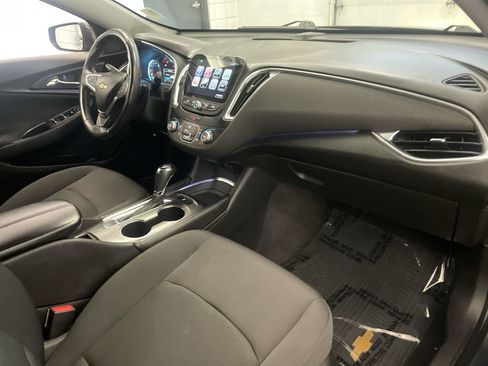 Used 2017 Chevrolet Malibu LT FWD image 22