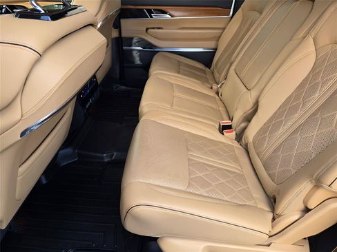 Used 2022 Jeep Grand Wagoneer Series III w/ Flexible Seating Group AWD/4WD image 28