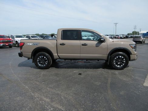 Used 2021 Nissan Titan PRO-4X w/ Pro-4x Convenience Package AWD/4WD image 5