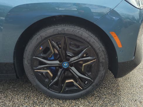 Used 2025 BMW iX M60 image 5