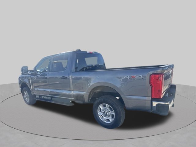 Used 2025 Ford F250 XLT AWD/4WD image 3