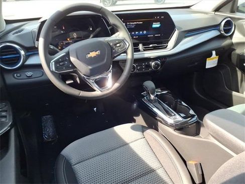 New 2026 Chevrolet Trax LT w/ LT Convenience Package FWD image 8