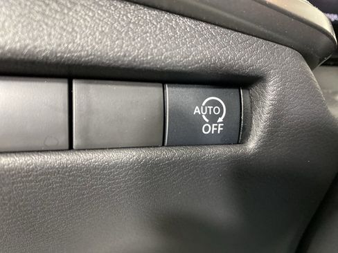 Used 2025 Nissan Kicks SV image 12