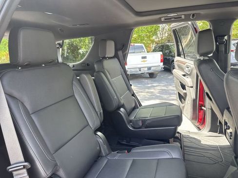Used 2022 Chevrolet Tahoe Z71 w/ Luxury Package AWD/4WD image 11