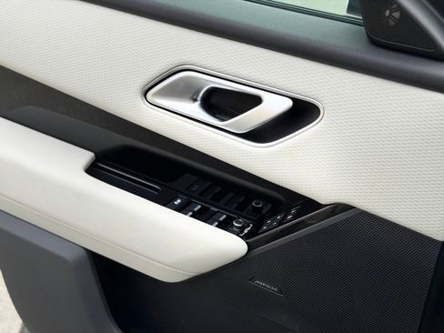 Used 2022 Land Rover Range Rover Velar R-Dynamic S image 21