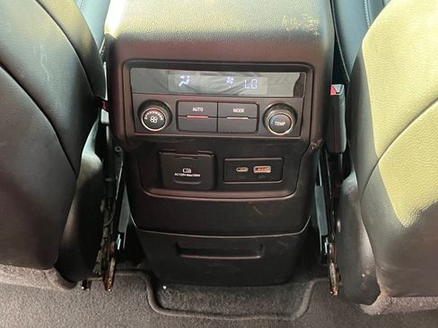 Used 2023 GMC Acadia SLT AWD/4WD image 21