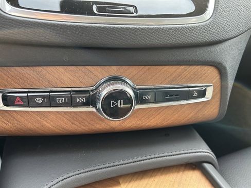 Certified 2024 Volvo XC90 B5 Plus image 32