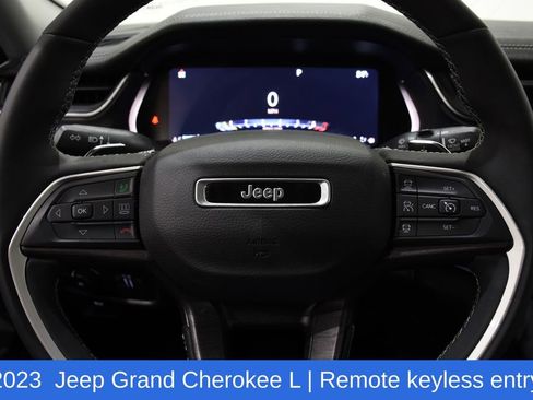 Used 2023 Jeep Grand Cherokee L Limited w/ Black Appearance Package AWD/4WD image 11