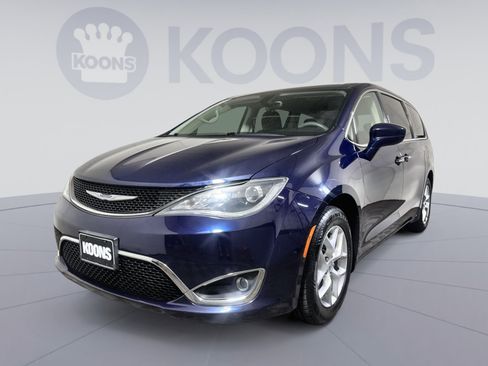 Used 2018 Chrysler Pacifica Touring Plus w/ Tire & Wheel Group image 1