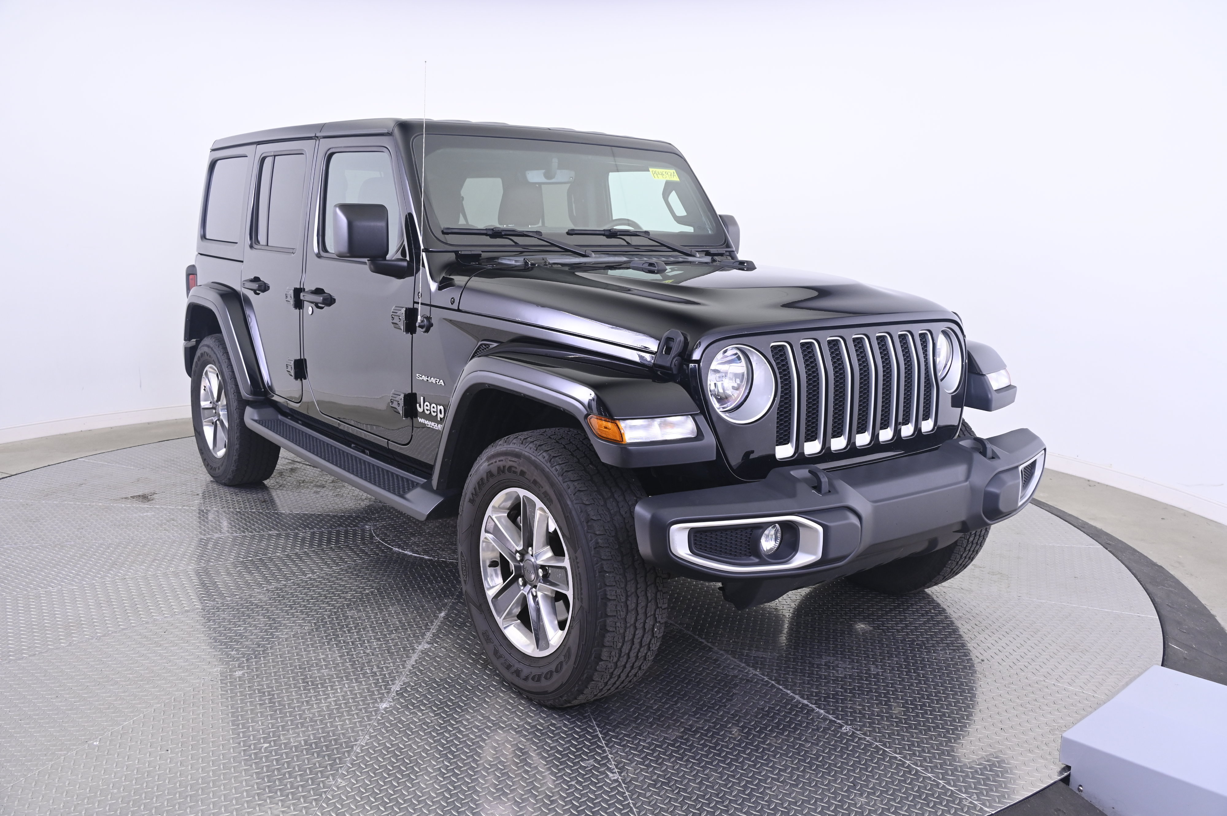 Used 2020 Jeep Wrangler Unlimited Sahara AWD/4WD image 9