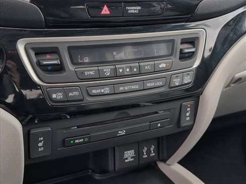 Used 2016 Honda Pilot Touring image 14