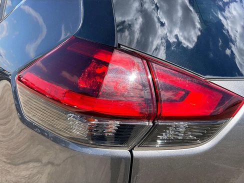 Used 2019 Nissan Rogue SL image 20