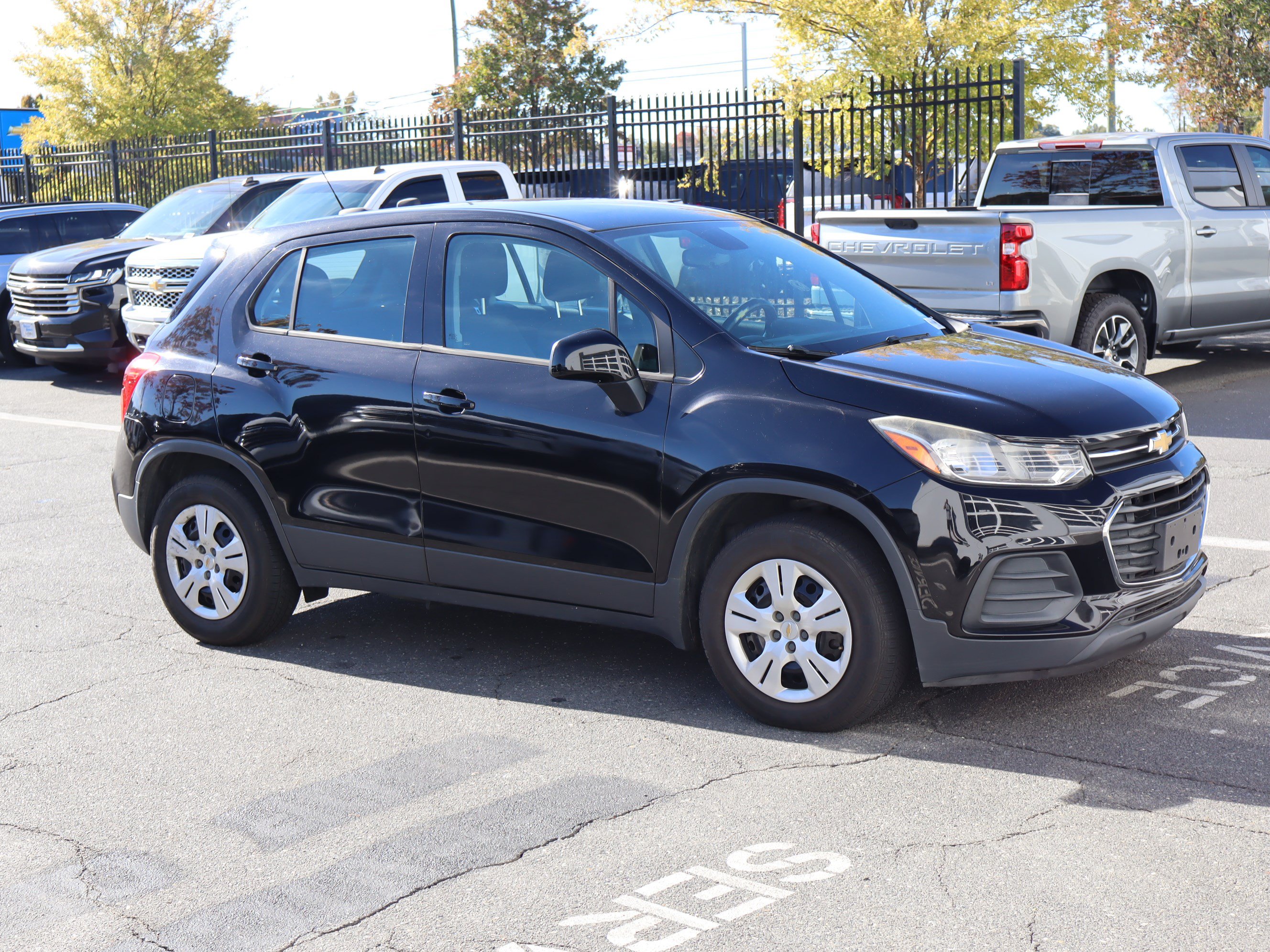 Used 2018 Chevrolet Trax LS FWD image 2