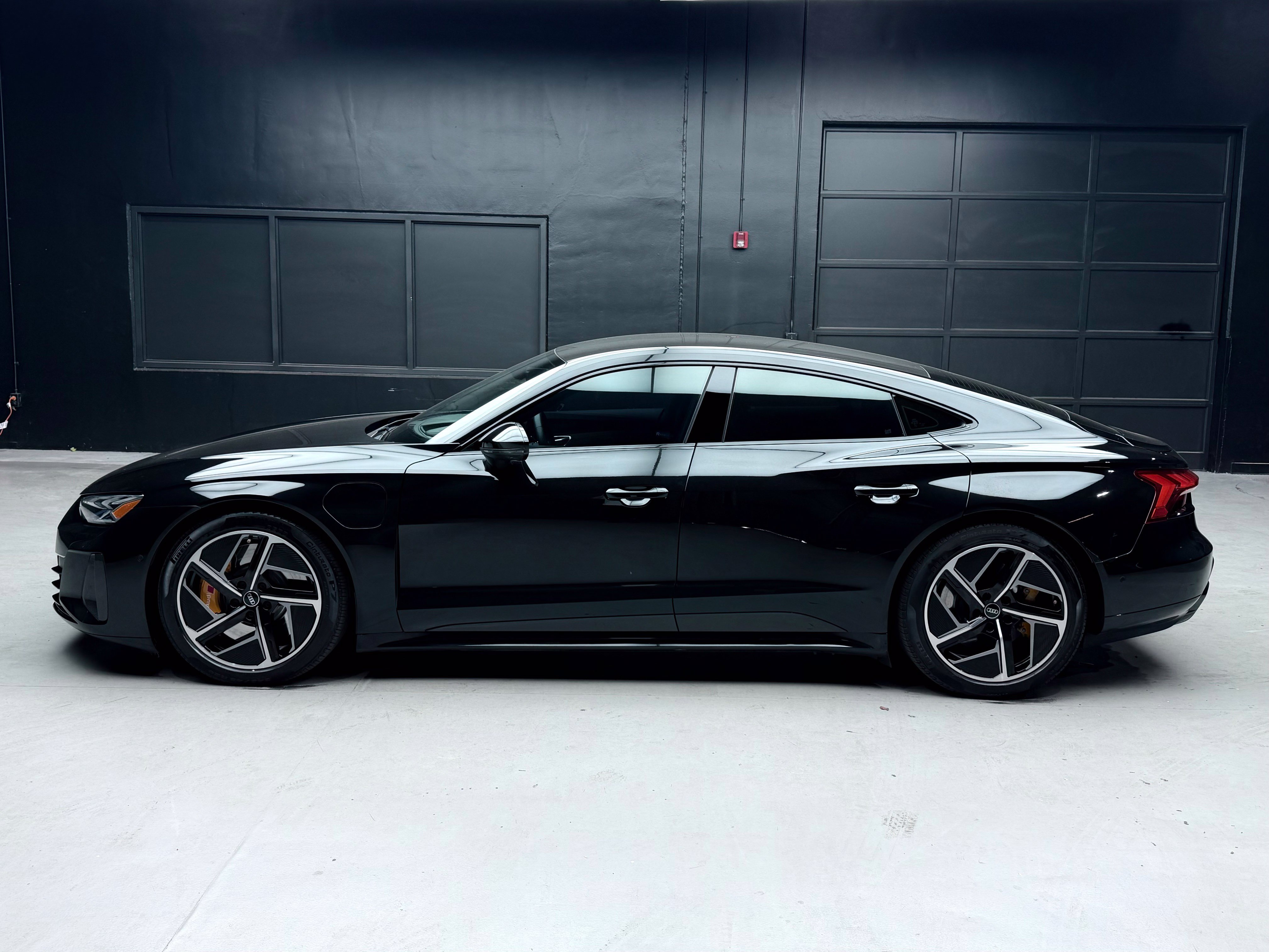Used 2023 Audi RS e-tron GT w/ Carbon Performance Package AWD/4WD image 4