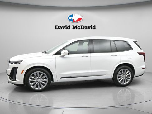Used 2023 Cadillac XT6 Premium Luxury w/ Technology Package FWD image 5