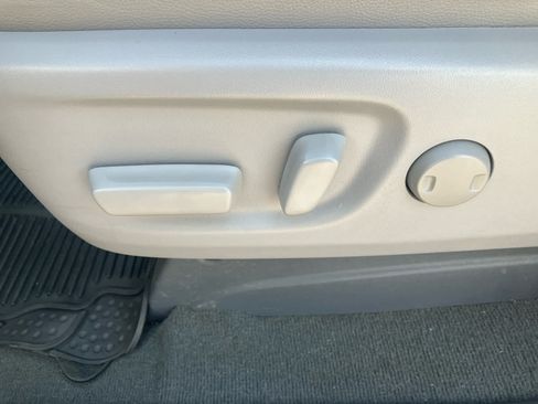 Used 2020 Toyota Sienna XLE FWD image 11