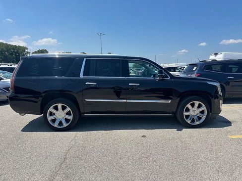 Used 2018 Cadillac Escalade ESV Premium Luxury AWD/4WD image 2