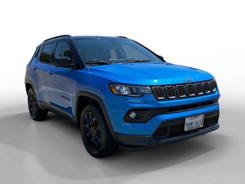 Used 2024 Jeep Compass Latitude w/ Altitude Special Edition AWD/4WD image 7