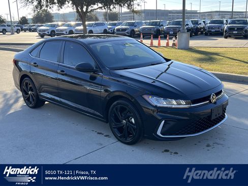 Certified 2025 Volkswagen Jetta SE image 1