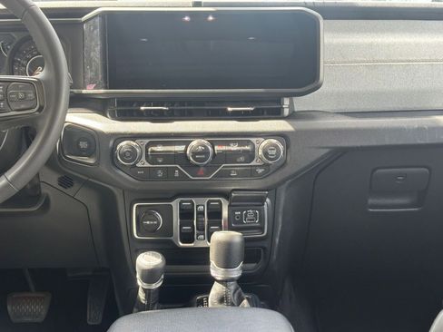 Used 2025 Jeep Wrangler Unlimited Sport AWD/4WD image 17