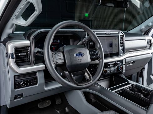 Used 2025 Ford F250 XLT w/ Black Appearance Package image 17