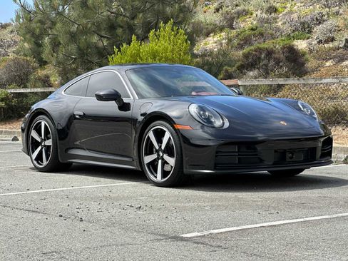Certified 2025 Porsche 911 Carrera image 9