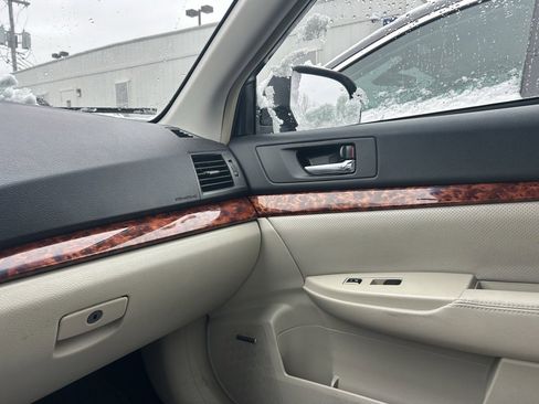 Used 2011 Subaru Outback 2.5i Limited image 23