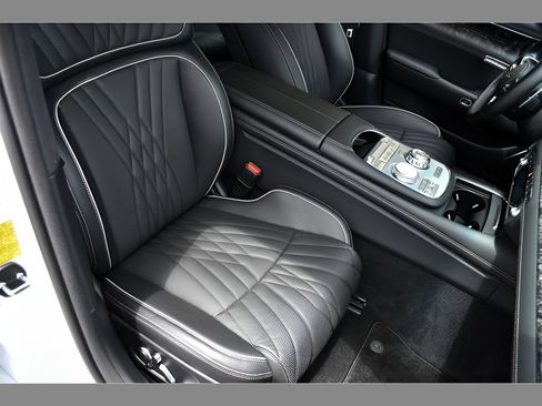 Used 2025 Genesis G90 3.5T AWD/4WD image 32