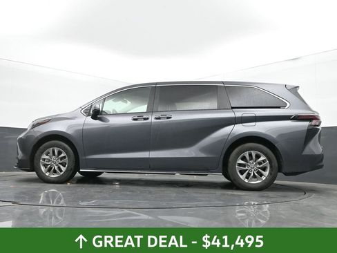 Used 2025 Toyota Sienna LE image 46