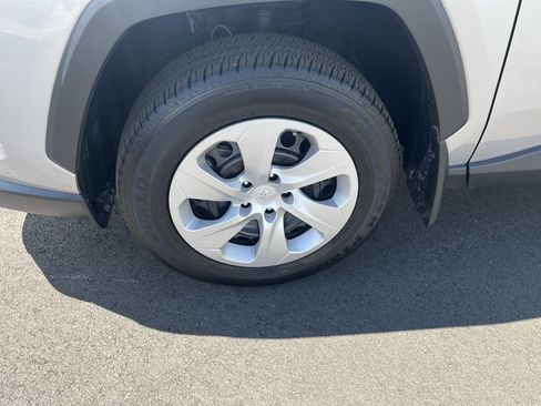 Certified 2024 Toyota RAV4 LE AWD/4WD image 9