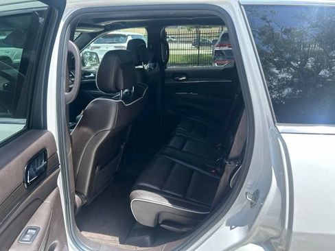 Used 2019 Jeep Grand Cherokee Overland RWD image 6