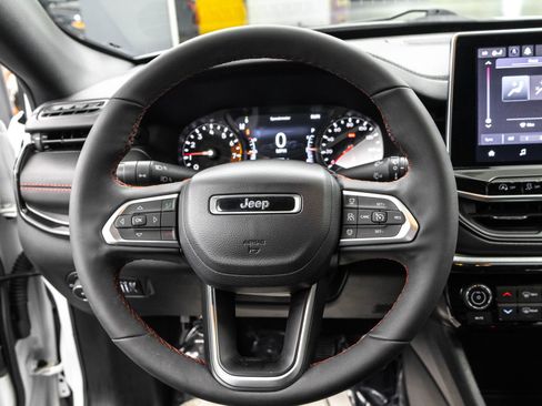 Used 2023 Jeep Compass Trailhawk w/ Trailhawk Convenience Group image 24