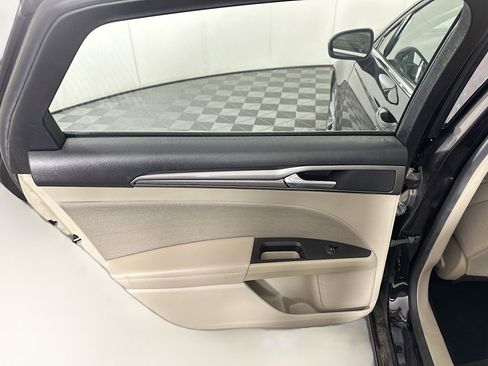 Used 2019 Ford Fusion SE AWD/4WD image 25