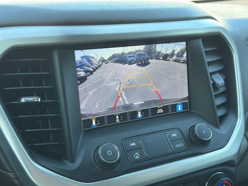 Used 2021 GMC Acadia SLT w/ Technology Package FWD image 15