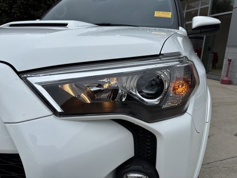 Used 2023 Toyota 4Runner TRD Off-Road AWD/4WD image 11