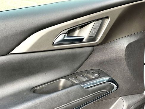 Used 2024 Chevrolet Traverse LT image 11