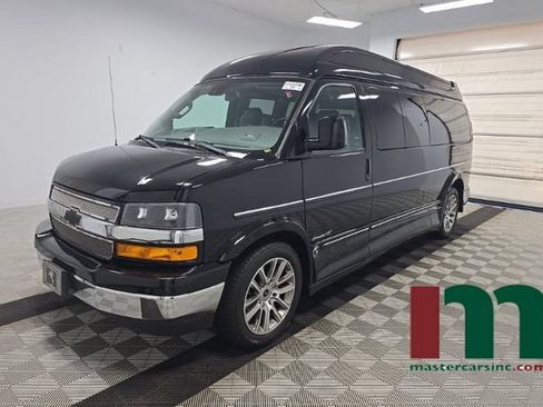 Used 2019 Chevrolet Express 2500 Extended RWD image 1