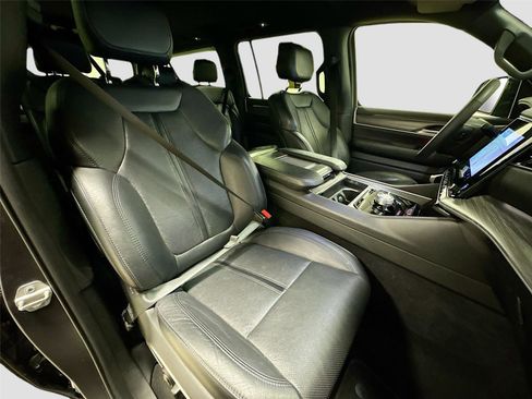 Used 2024 Jeep Wagoneer L Series II w/ Flexible Seating Group image 30