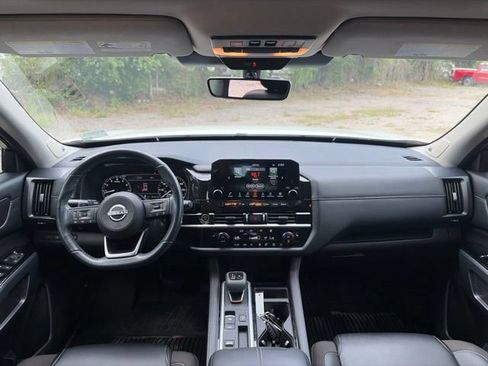 Used 2024 Nissan Pathfinder SL w/ SL Premium Package FWD image 27