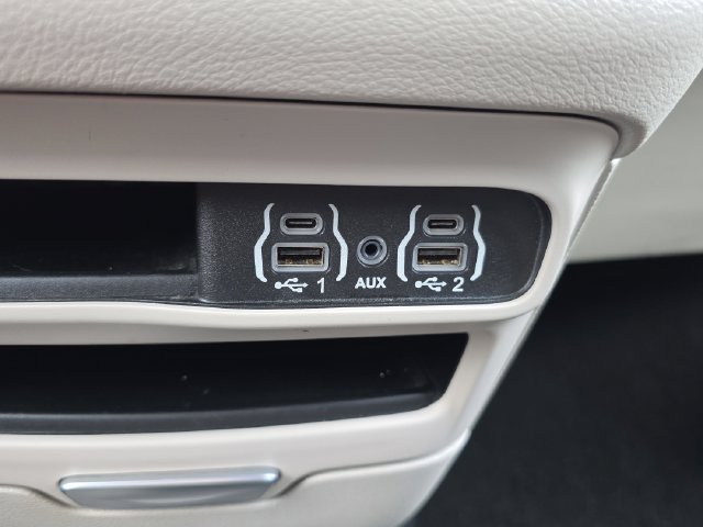 Used 2024 Chrysler Pacifica Touring-L FWD image 25