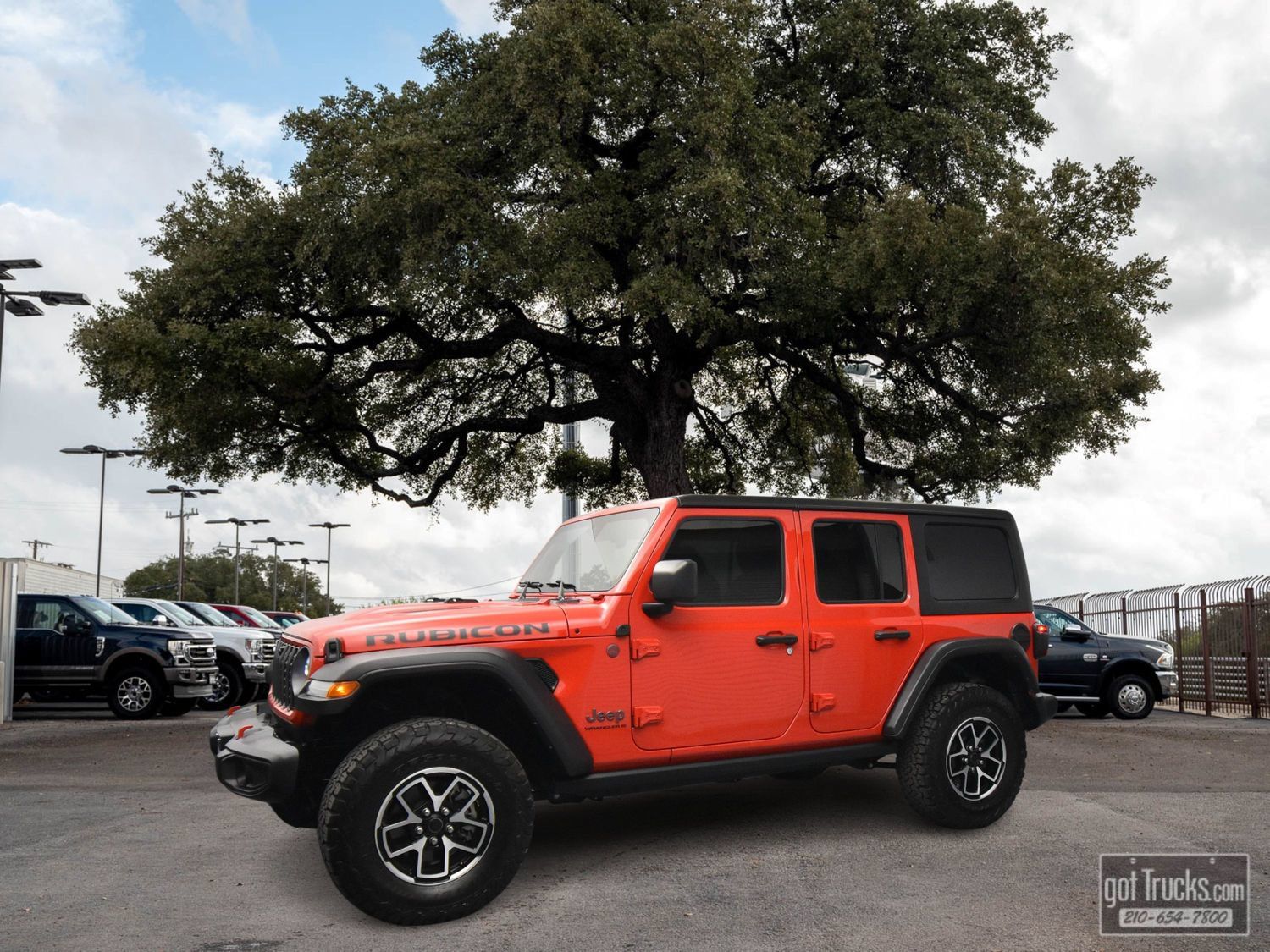 Used 2024 Jeep Wrangler Unlimited Rubicon w/ Technology Group AWD/4WD image 1