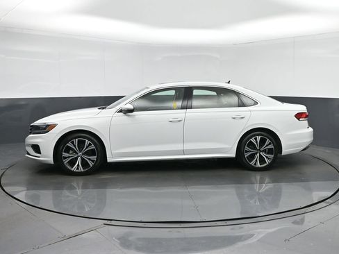 Used 2022 Volkswagen Passat 2.0T SE FWD image 4