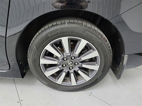 Used 2020 Toyota Sienna Limited Premium image 56