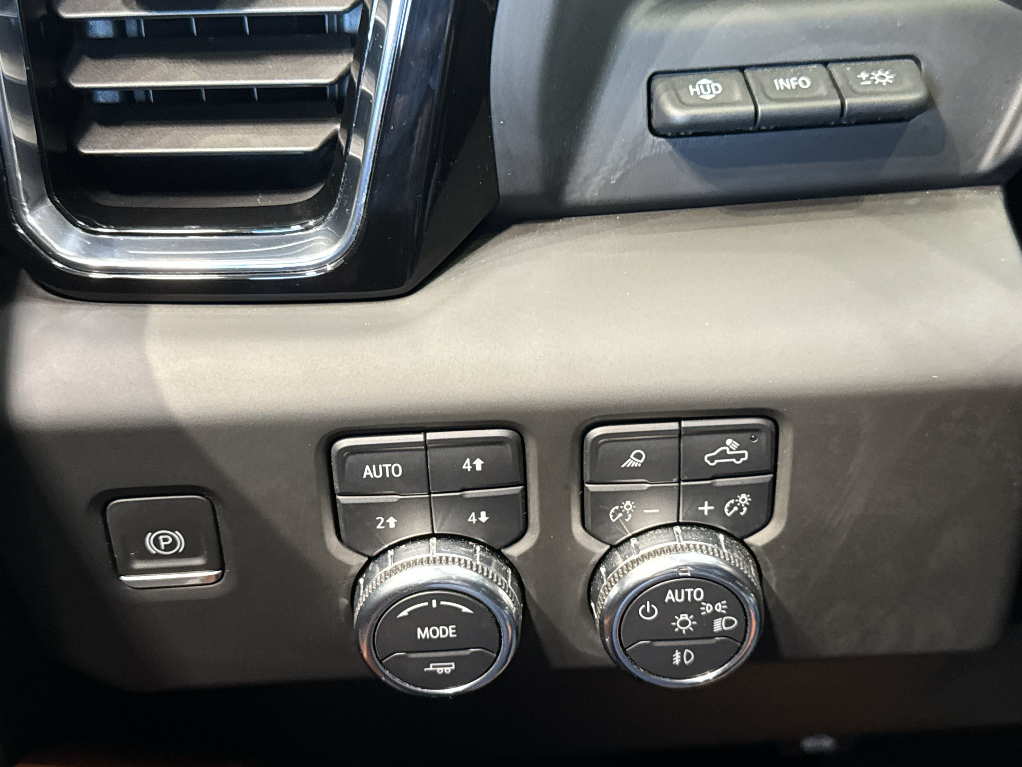 Used 2024 GMC Sierra 3500 Denali Ultimate AWD/4WD image 40