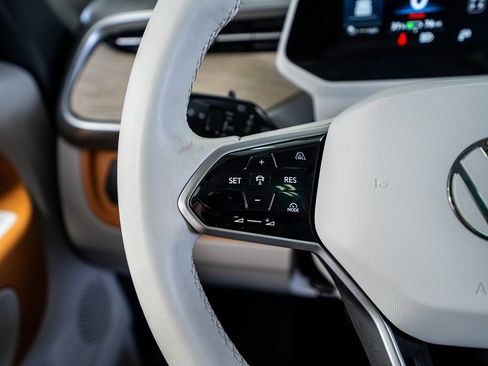 Used 2025 Volkswagen ID. Buzz 1st Edition image 38