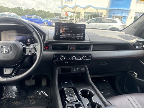 Certified 2025 Honda Pilot Black Edition image 22