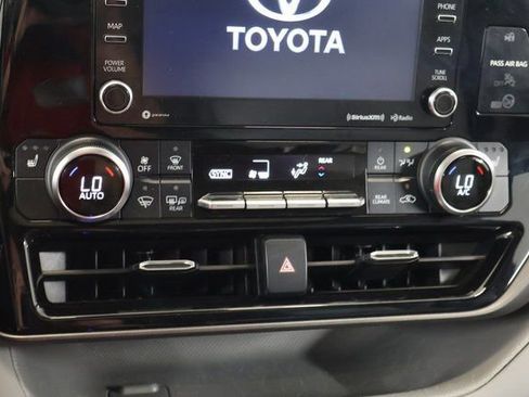 Used 2022 Toyota Highlander XLE image 20
