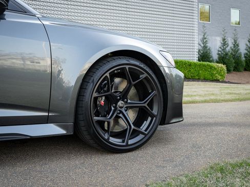 Certified 2024 Audi RS 6 performance AWD/4WD image 22