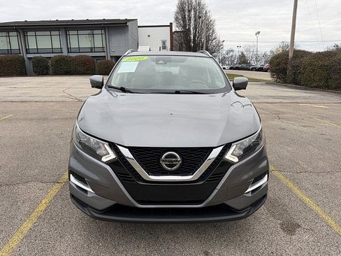 Used 2020 Nissan Rogue Sport SL image 2